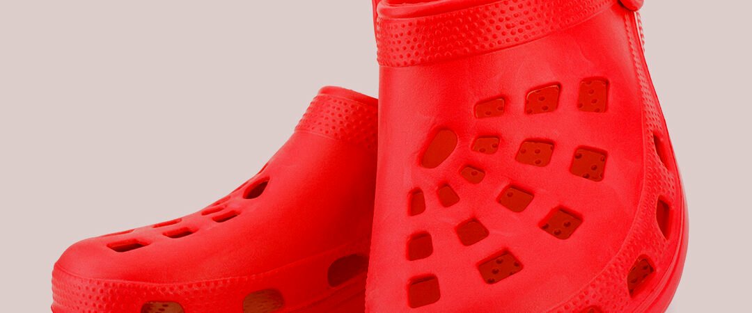 Crocs: de sandália polêmica a ícone de estilo no mundo todo